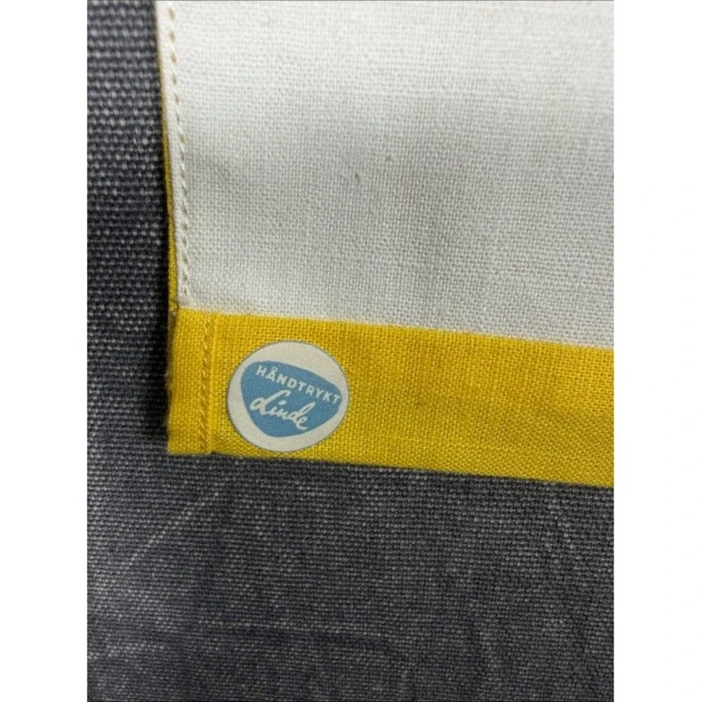 Blue Q Food Delivery Dish Towel & Handtrykt Linde Polar Bear Seal Apron Set